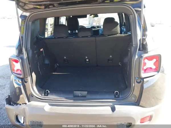 ZACNJDE12NPN96075 2022 JEEP RENEGADE - Image 8