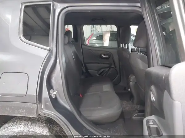 ZACNJDE13NPN79737 2022 JEEP RENEGADE - Image 8