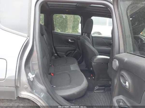 ZACNJDE13NPN83366 2022 JEEP RENEGADE - Image 8
