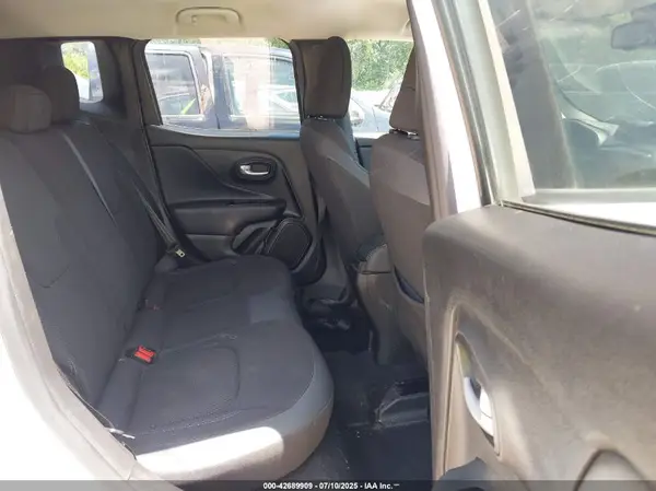 ZACNJDE16PPP40603 2023 JEEP RENEGADE - Image 8