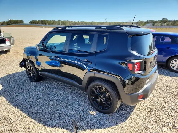 ZACNJDE17NPN63699 2022 JEEP RENEGADE - Image 2