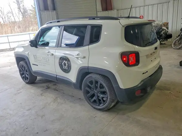 ZACNJDE18NPN81807 2022 JEEP RENEGADE - Image 2