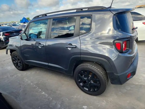 ZACNJDE18NPN96064 2022 JEEP RENEGADE - Image 2