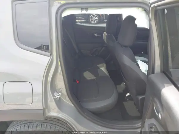 ZACNJDE18NPN98087 2022 JEEP RENEGADE - Image 8