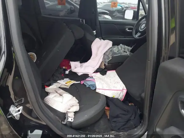 ZACNJDE18PPP34074 2023 JEEP RENEGADE - Image 8