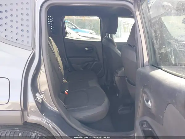 ZACNJDE19NPN61680 2022 JEEP RENEGADE - Image 8