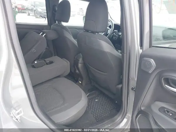 ZACNJDE19NPN66720 2022 JEEP RENEGADE - Image 8