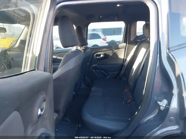 ZACNJDE1XNPN53393 2022 JEEP RENEGADE - Image 8