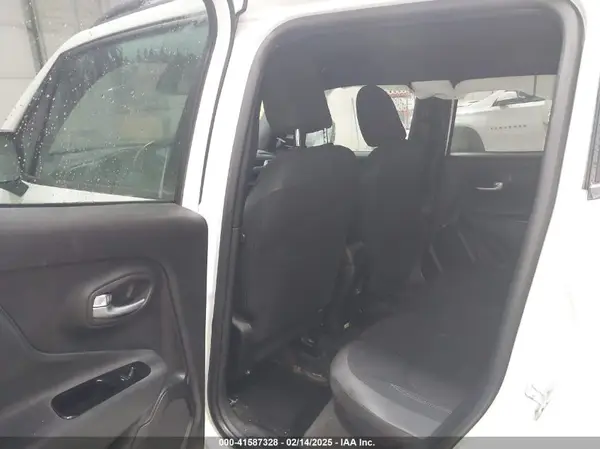 ZACNJDE1XNPN70680 2022 JEEP RENEGADE - Image 8