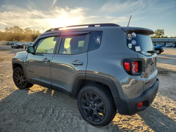 ZACNJDE1XNPN72669 2022 JEEP RENEGADE - Image 2