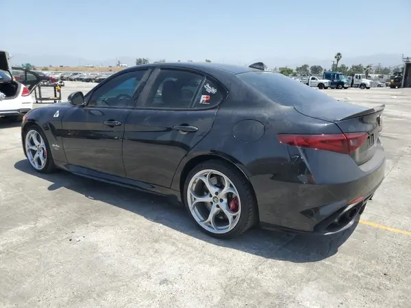 ZARFAEAV0H7548281 2017 ALFA ROMEO GIULIA - Image 2