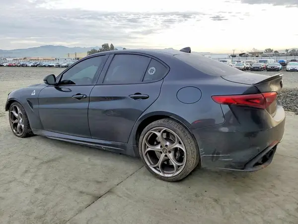 ZARFAEAV0H7552511 2017 ALFA ROMEO GIULIA - Image 2