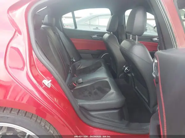 ZARFAEAV1H7519131 2017 ALFA ROMEO GIULIA - Image 8