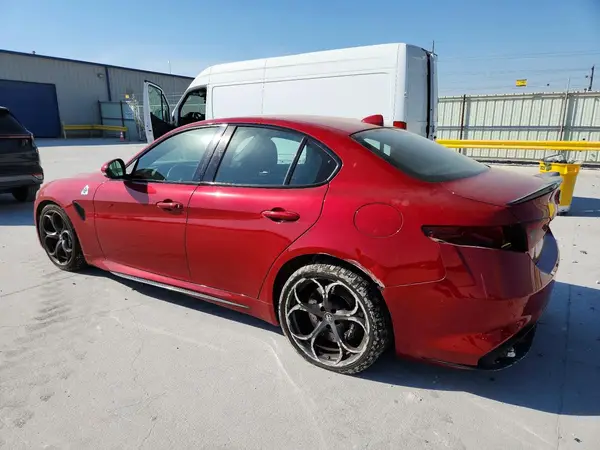 ZARFAEAV1H7556485 2017 ALFA ROMEO GIULIA - Image 2