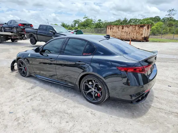 ZARFAEAV2H7518277 2017 ALFA ROMEO GIULIA - Image 2