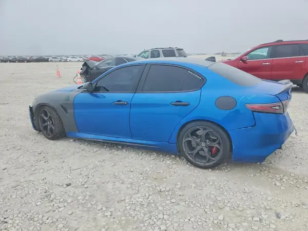 ZARFAEAV2J7586536 2018 ALFA ROMEO GIULIA - Image 2