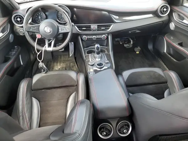 ZARFAEAV3H7518224 2017 ALFA ROMEO GIULIA - Image 8