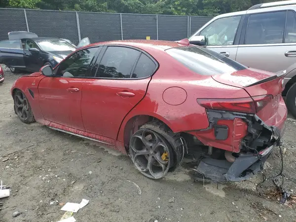ZARFAEAV3H7559095 2017 ALFA ROMEO GIULIA - Image 2