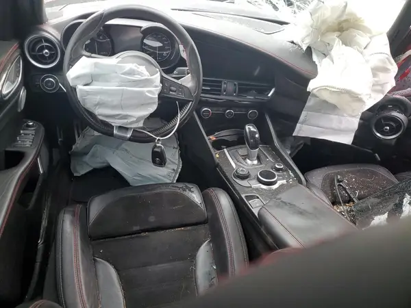 ZARFAEAV3H7559095 2017 ALFA ROMEO GIULIA - Image 8