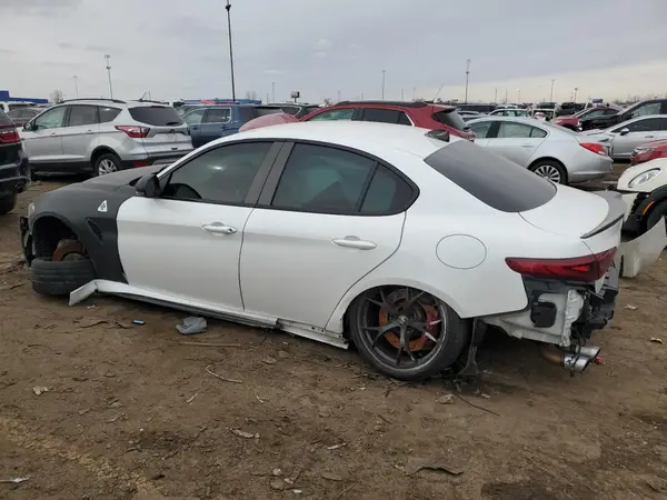 ZARFAEAV3H7560392 2017 ALFA ROMEO GIULIA - Image 2