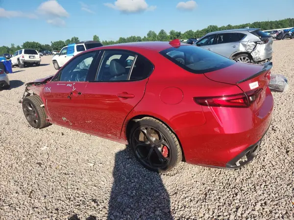 ZARFAEAV3J7570166 2018 ALFA ROMEO GIULIA - Image 2