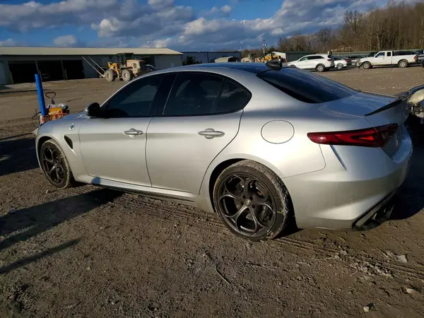 ZARFAEAV3J7587825 2018 ALFA ROMEO GIULIA - Image 2