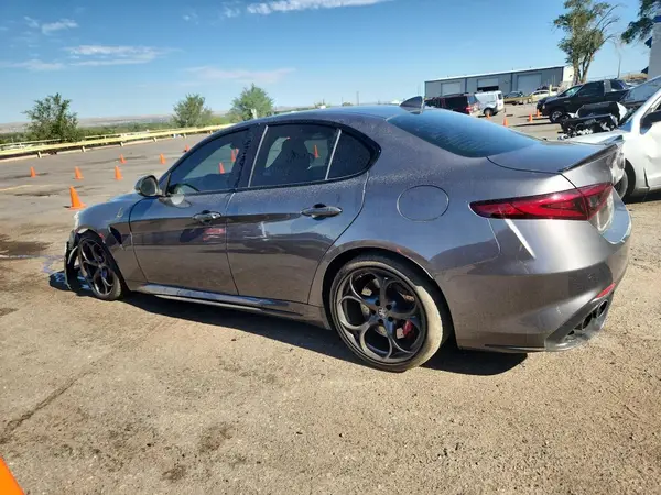 ZARFAEAV4H7519107 2017 ALFA ROMEO GIULIA - Image 2