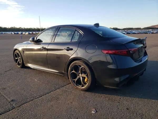 ZARFAEAV4H7546338 2017 ALFA ROMEO GIULIA - Image 2