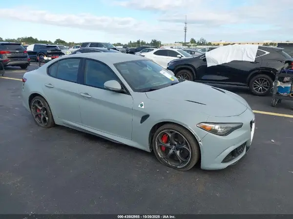 ZARFAEAV4J7583119 2018 ALFA ROMEO GIULIA