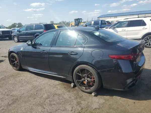 ZARFAEAV5H7522081 2017 ALFA ROMEO GIULIA - Image 2