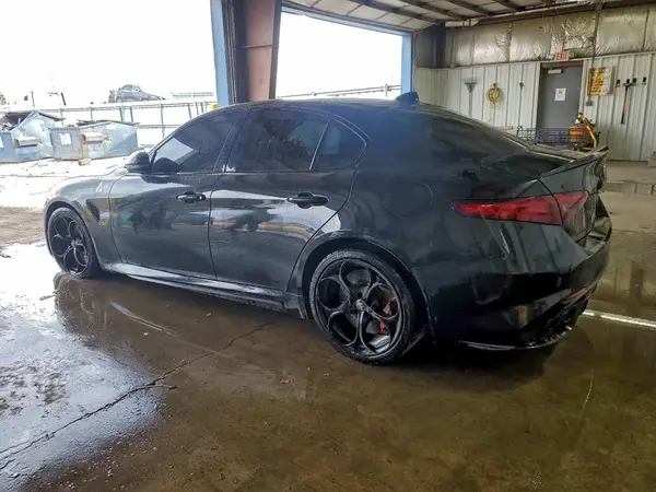 ZARFAEAV5H7555310 2017 ALFA ROMEO GIULIA - Image 2