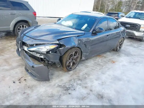 ZARFAEAV5J7583551 2018 ALFA ROMEO GIULIA - Image 2