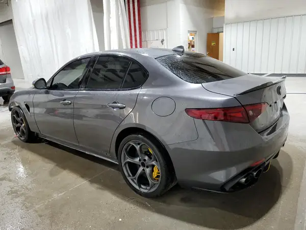 ZARFAEAV6H7550942 2017 ALFA ROMEO GIULIA - Image 2
