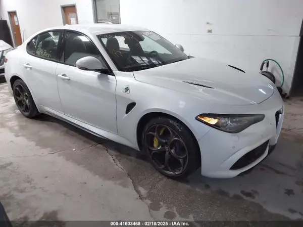 ZARFAEAV6J7578388 2018 ALFA ROMEO GIULIA - Image 1