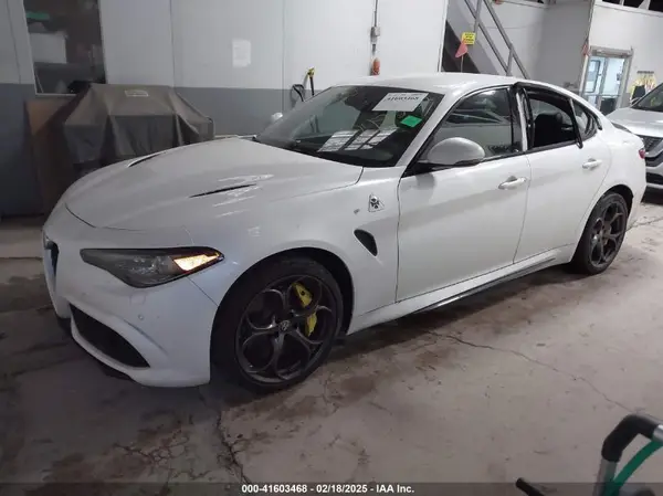 ZARFAEAV6J7578388 2018 ALFA ROMEO GIULIA - Image 2