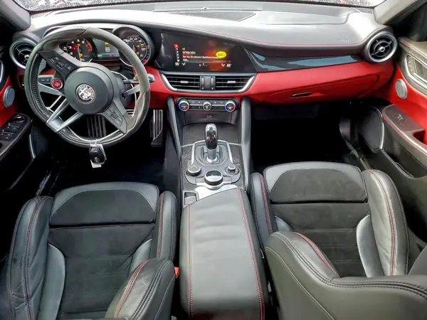 ZARFAEAV7H7555549 2017 ALFA ROMEO GIULIA - Image 8