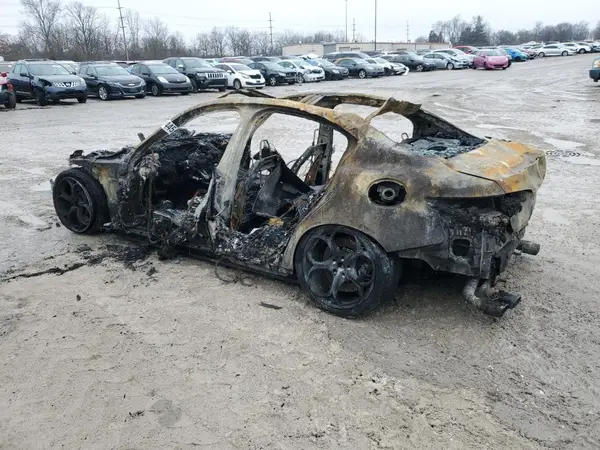 ZARFAEAV7J7564581 2018 ALFA ROMEO GIULIA - Image 2