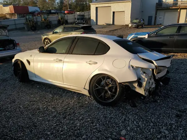 ZARFAEAV7J7565147 2018 ALFA ROMEO GIULIA - Image 2
