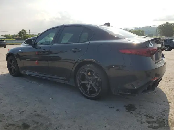 ZARFAEAV7J7575225 2018 ALFA ROMEO GIULIA - Image 2