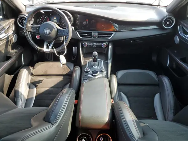 ZARFAEAV7J7575225 2018 ALFA ROMEO GIULIA - Image 8
