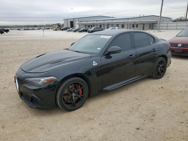 ZARFAEAV7J7584118 2018 ALFA ROMEO GIULIA - Image 1