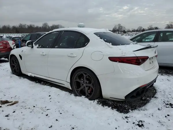 ZARFAEAV8H7548500 2017 ALFA ROMEO GIULIA - Image 2