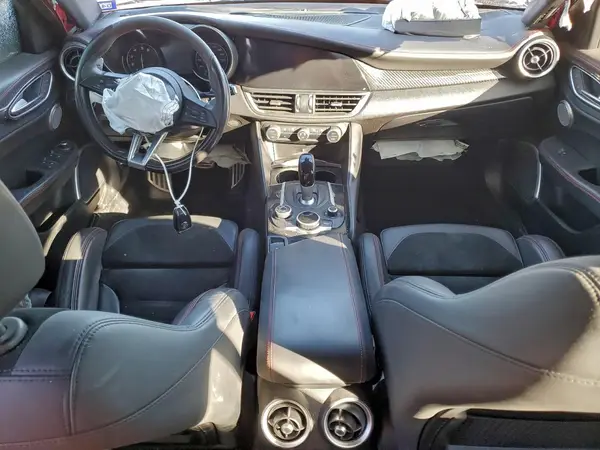 ZARFAEAV8J7568722 2018 ALFA ROMEO GIULIA - Image 8