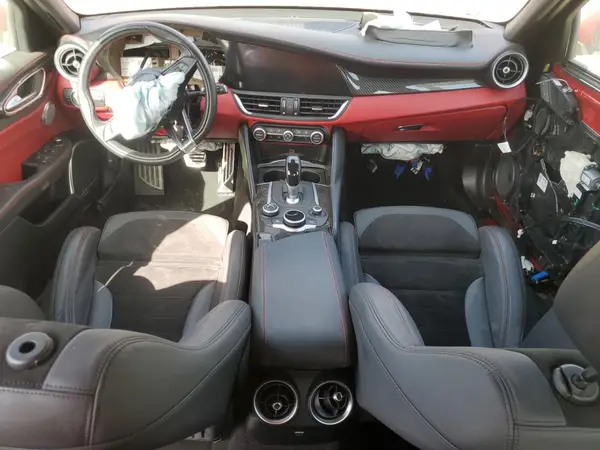 ZARFAEAV8J7581258 2018 ALFA ROMEO GIULIA - Image 8