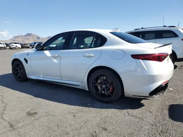 ZARFAEAV8J7584256 2018 ALFA ROMEO GIULIA - Image 2