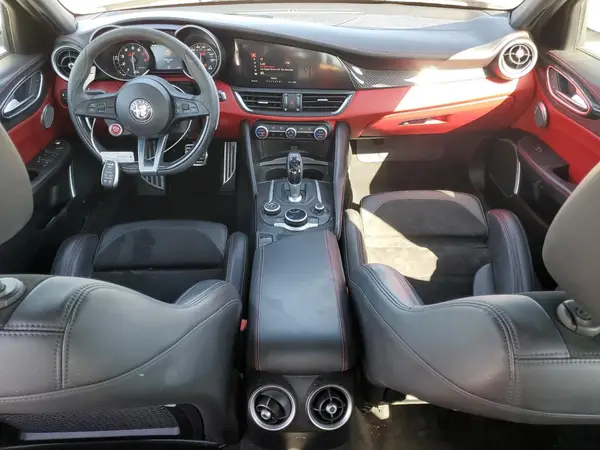 ZARFAEAV8J7584256 2018 ALFA ROMEO GIULIA - Image 8