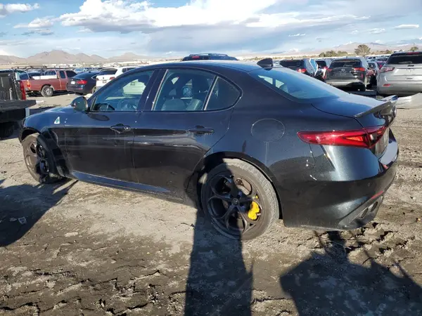 ZARFAEAV8J7584337 2018 ALFA ROMEO GIULIA - Image 2