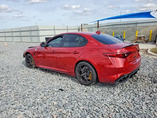 ZARFAEAV9J7575730 2018 ALFA ROMEO GIULIA - Image 2