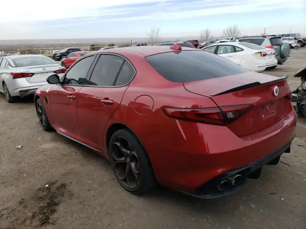 ZARFAEAV9J7576814 2018 ALFA ROMEO GIULIA - Image 2