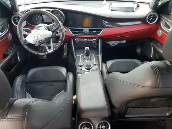 ZARFAEAVXH7554783 2017 ALFA ROMEO GIULIA - Image 8